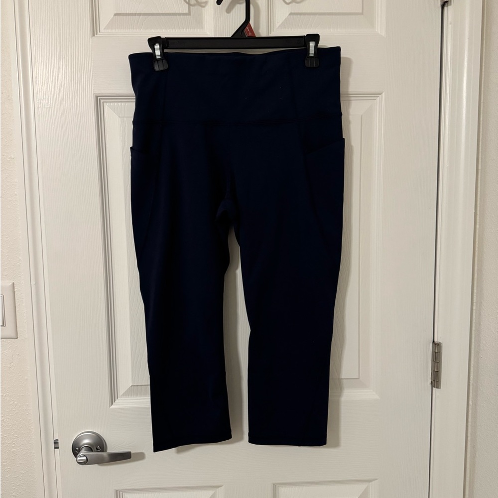 Xersion Move Dark Blue High-Rise Capri Workout Pants.Size Large